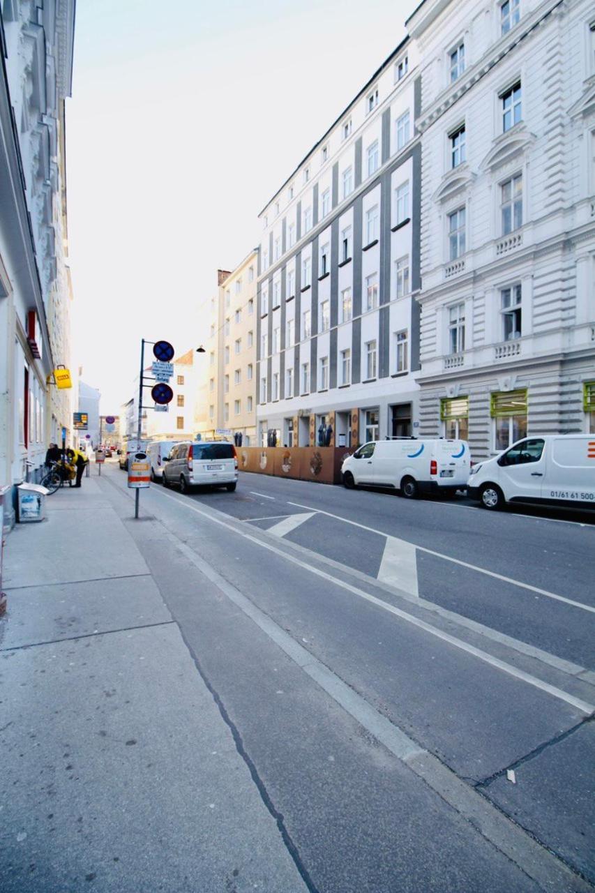 Luxury Apartment In Praterstern Area Wina Bagian luar foto
